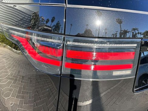 Used 2023 Land Rover Discovery S R-Dynamic image 28