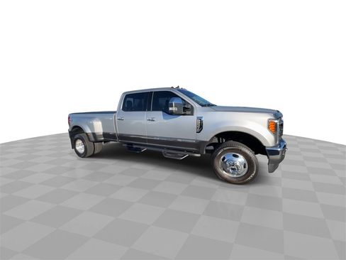 Used 2019 Ford F350 Lariat w/ Lariat Ultimate Package image 9