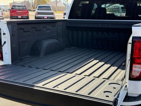 Used 2024 GMC Sierra 1500 Elevation image 9