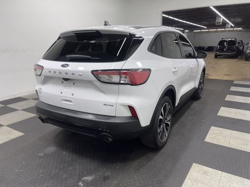 Used 2022 Ford Escape SE w/ SE Sport Appearance Package image 5
