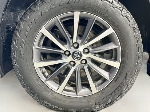 Used 2018 Toyota Highlander XLE image 32