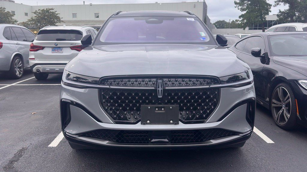 Used 2025 Lincoln Nautilus Reserve AWD/4WD image 9