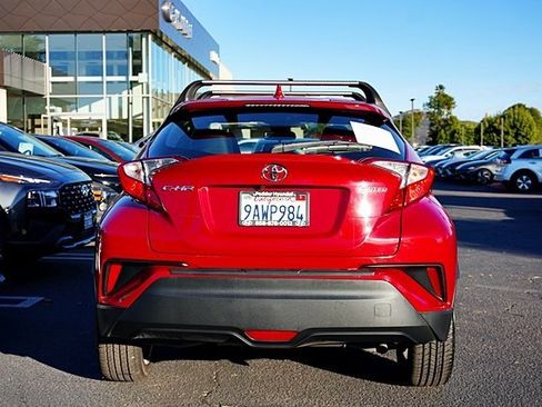 Used 2022 Toyota C-HR XLE image 9
