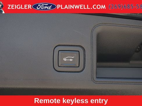 Used 2022 GMC Terrain SLT w/ Tech Package AWD/4WD image 11