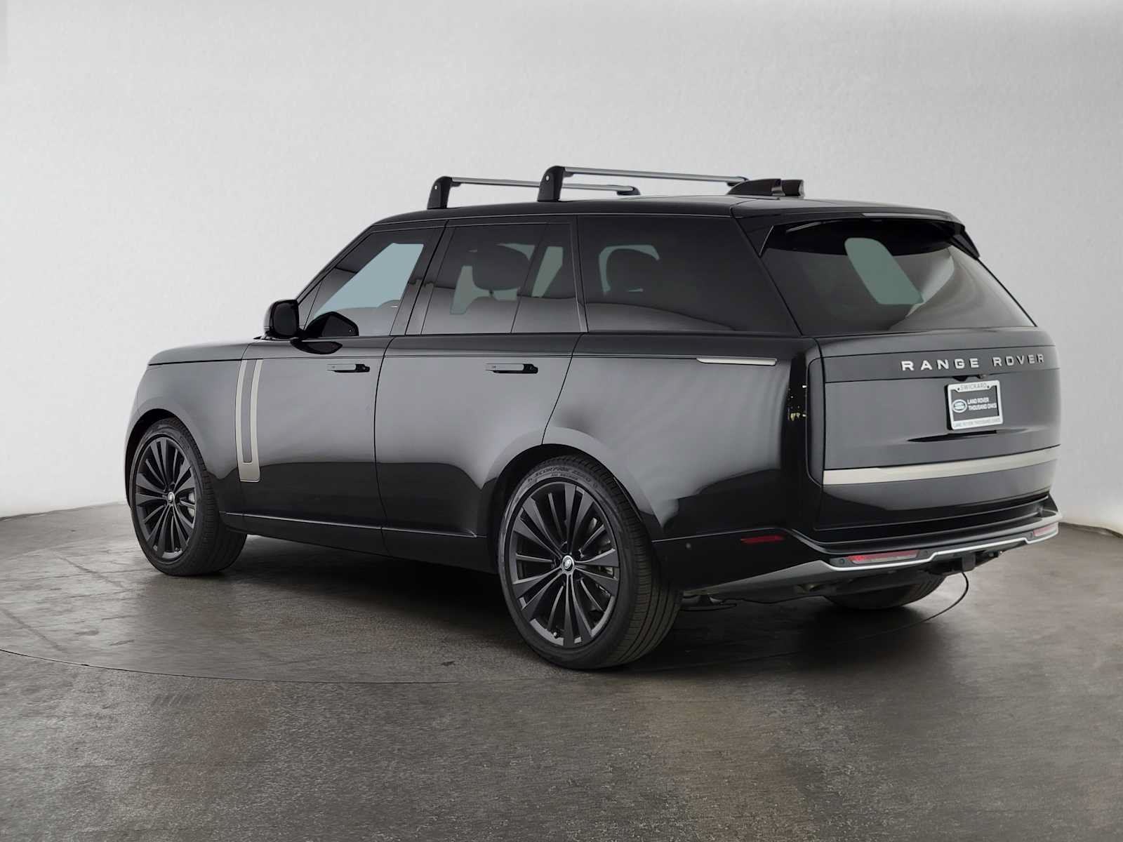Used 2024 Land Rover Range Rover SE AWD/4WD image 3