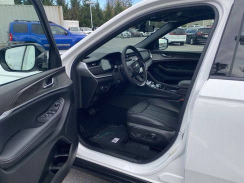 New 2025 Jeep Grand Cherokee Limited image 15