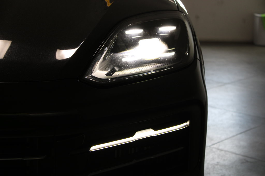 Used 2024 Porsche Cayenne AWD/4WD image 56