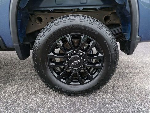 Used 2025 Chevrolet Silverado 2500 Custom w/ Custom Value Package image 14