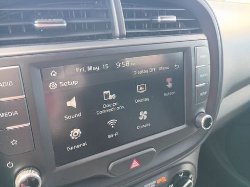 Used 2025 Kia Soul LX w/ LX Technology Package FWD image 19