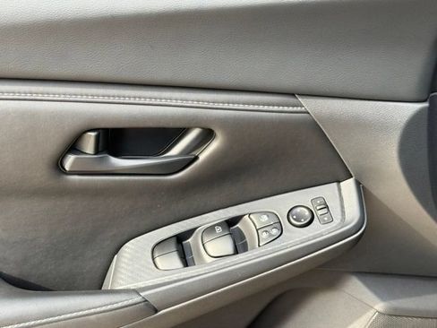 Used 2025 Nissan Sentra S FWD image 17