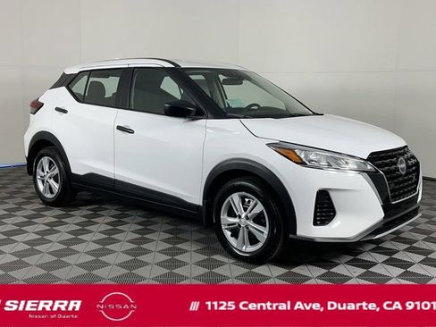 New 2025 Nissan Kicks Play S image 1