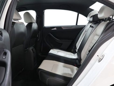 Used 2016 Volkswagen Jetta Sport FWD image 28