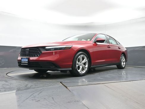 Certified 2023 Honda Accord LX image 25