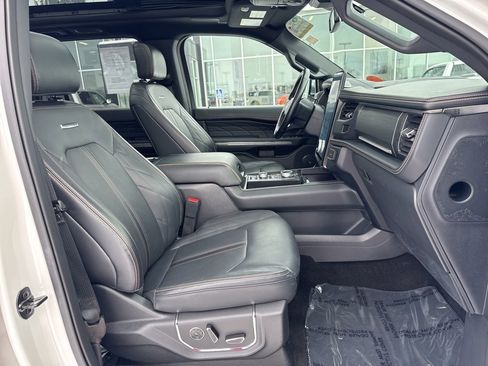 Certified 2023 Ford Expedition Platinum image 29