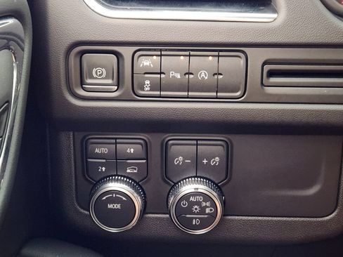 Used 2023 GMC Yukon XL SLT AWD/4WD image 27