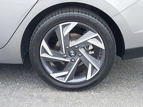 Used 2024 Hyundai Elantra Limited image 32