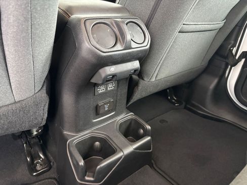 Used 2025 Jeep Wrangler Sahara image 24