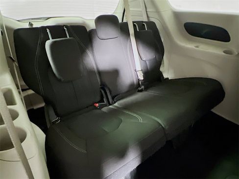 Used 2024 Chrysler Voyager LX image 24