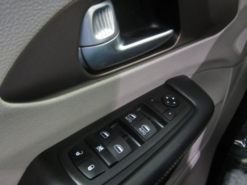 Used 2023 Chrysler Voyager LX FWD image 32