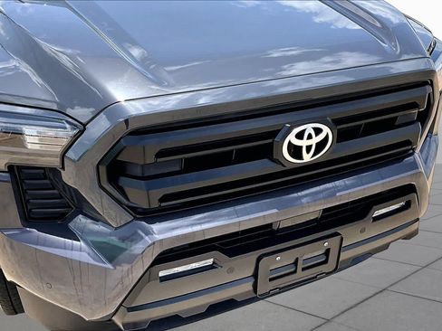 Used 2025 Toyota Tacoma SR5 w/ SR5 Upgrade Package AWD/4WD image 29