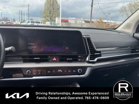 Used 2024 Kia Sportage EX image 11