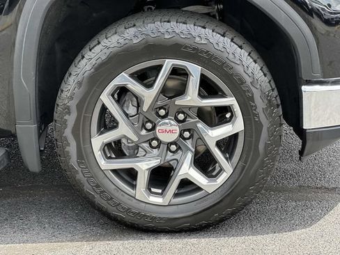 Used 2024 GMC Sierra 1500 SLT AWD/4WD image 4