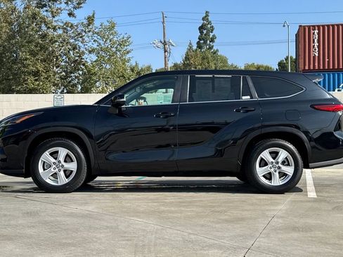 Used 2023 Toyota Highlander L FWD image 9