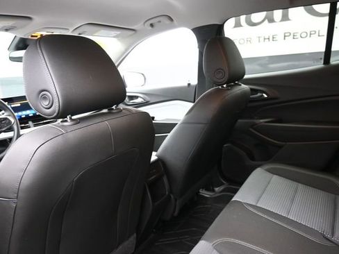 Used 2024 Chevrolet Trax LT w/ LT Convenience Package FWD image 23