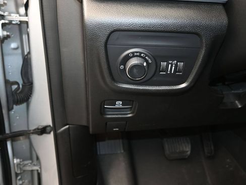 Used 2024 Jeep Grand Cherokee L Laredo RWD image 12