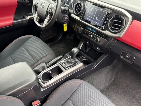 Used 2022 Toyota Tacoma 4x4 Double Cab image 16