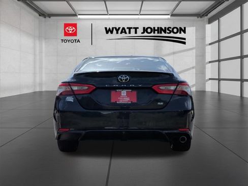 Used 2018 Toyota Camry SE FWD image 4