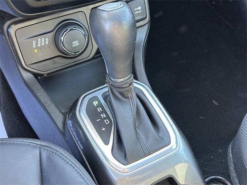 Used 2020 Jeep Renegade Limited w/ UConnect 8.4 Nav Group image 22