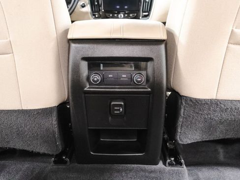 Used 2023 Chevrolet Traverse LT FWD image 32
