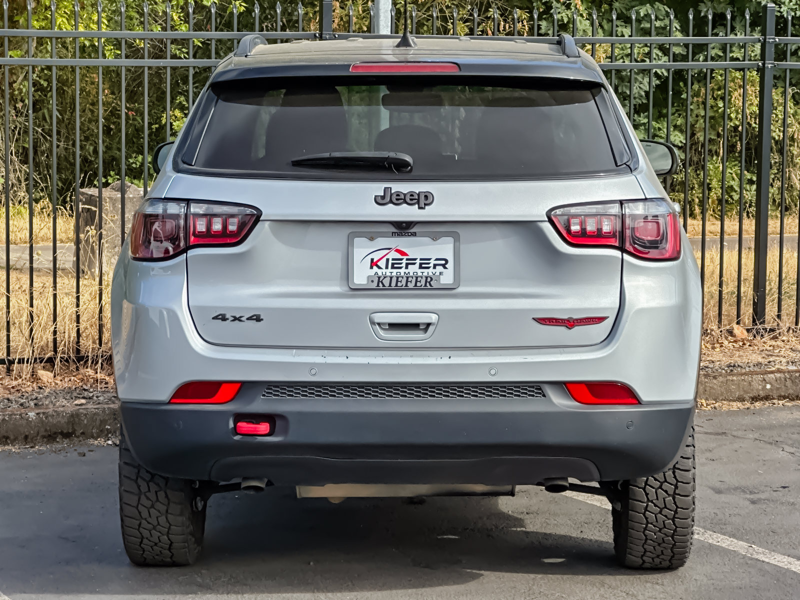 Used 2025 Jeep Compass Trailhawk AWD/4WD image 4