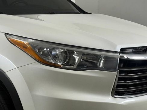 Used 2015 Toyota Highlander XLE AWD/4WD image 14
