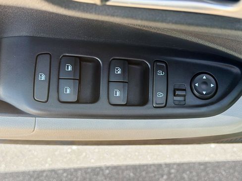 Used 2025 Hyundai Venue SEL FWD image 15