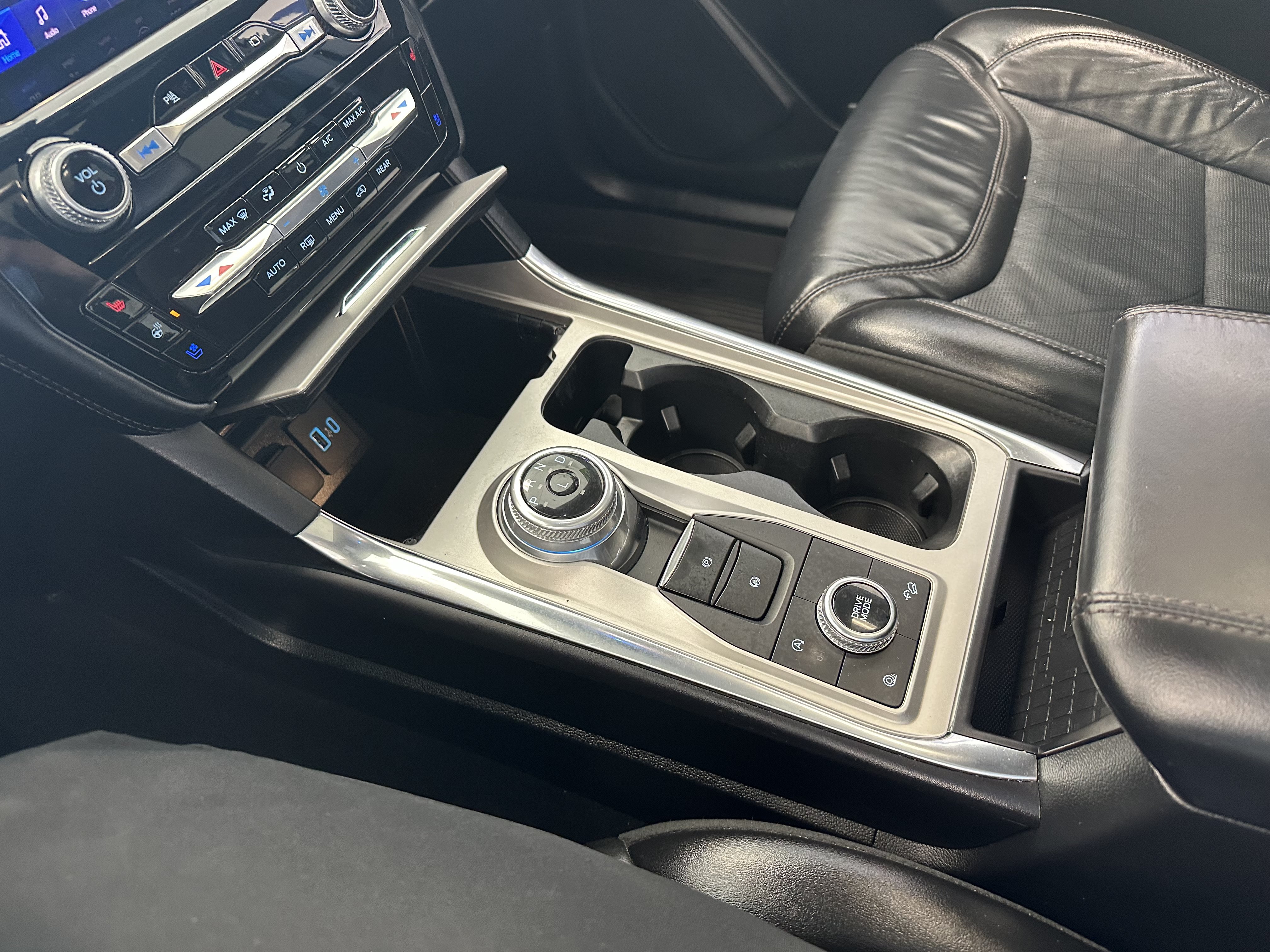 Used 2023 Ford Explorer Platinum w/ Technology Package AWD/4WD image 22
