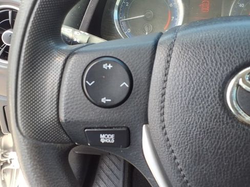Used 2017 Toyota Corolla L FWD image 31