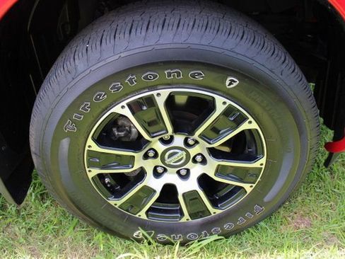 Used 2022 Nissan Titan SV w/ SV Convenience Package image 23