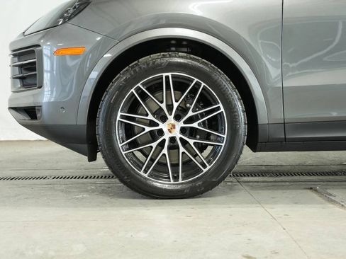 Used 2025 Porsche Cayenne Coupe image 43