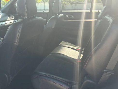 Used 2019 Ford Explorer XLT w/ Equipment Group 202A FWD image 21