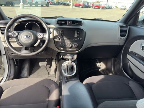 Used 2017 Kia Soul Base image 13
