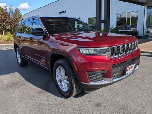 Used 2022 Jeep Grand Cherokee L Laredo w/ Luxury Tech Group I AWD/4WD image 3