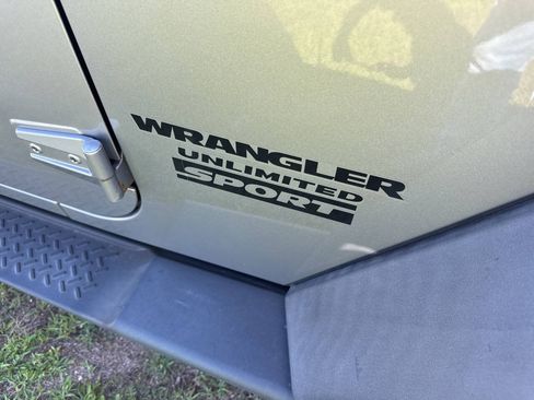 Used 2015 Jeep Wrangler Unlimited Sport w/ Quick Order Package 24S AWD/4WD image 15
