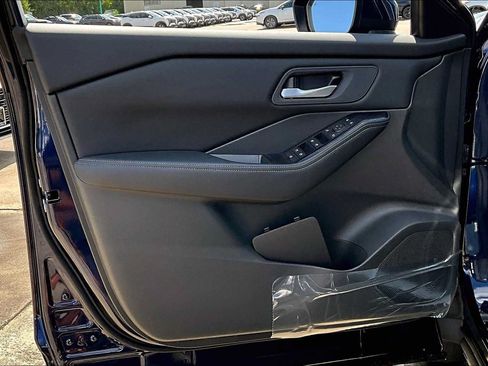 Used 2025 Nissan Rogue SV FWD image 16