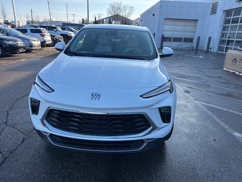 Used 2025 Buick Encore GX Preferred w/ Comfort Package image 4