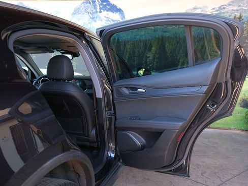 Used 2019 Alfa Romeo Stelvio image 35