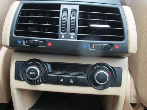 Used 2010 BMW X5 xDrive30i image 16