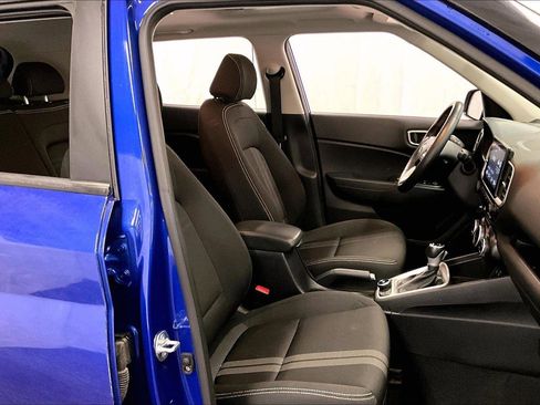 Used 2024 Hyundai Venue SEL image 7