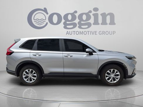 Used 2023 Honda CR-V LX image 7